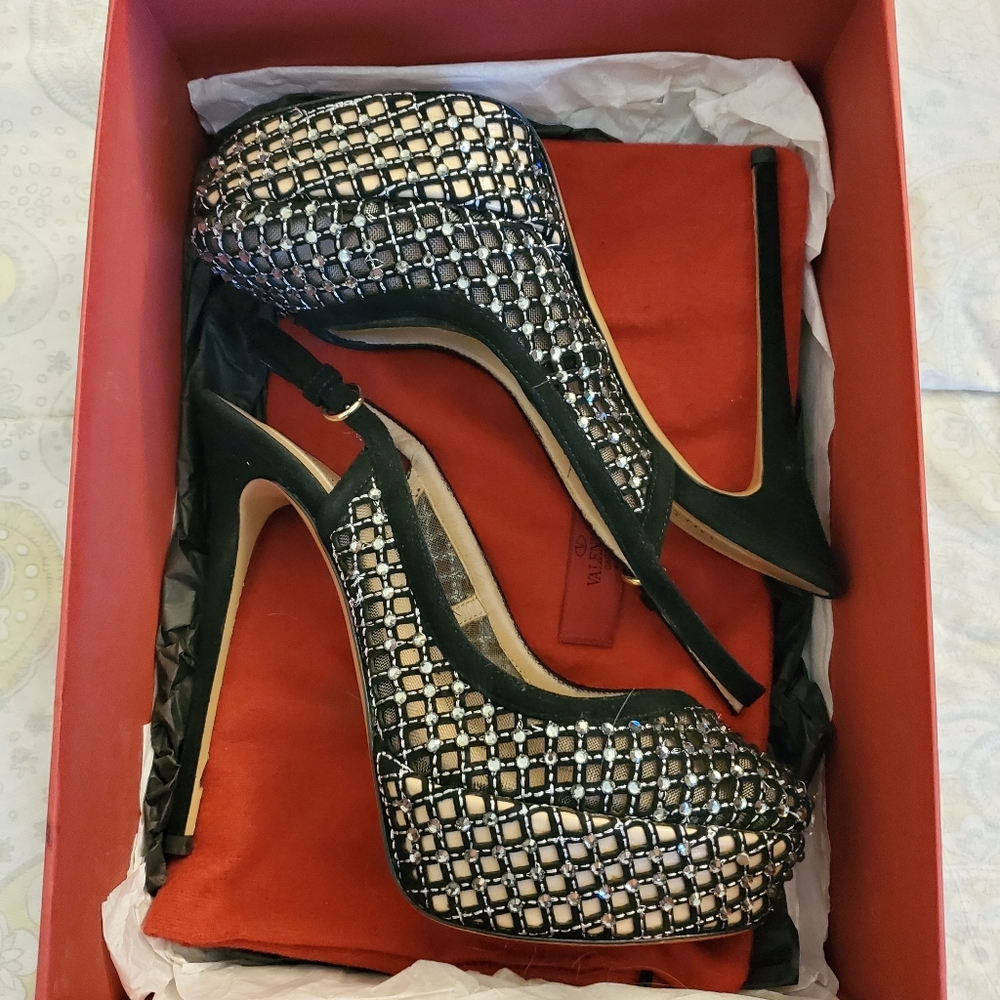 Valentino heels 👠